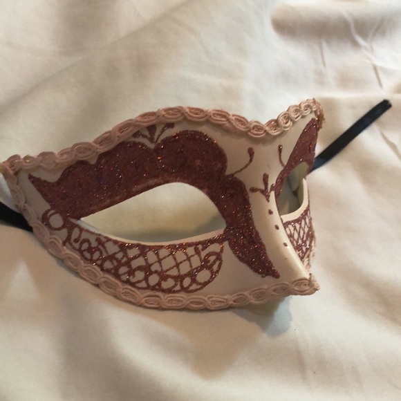 Masquerade Mask - Picture 3 of 6